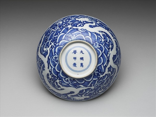 青花波濤龍紋碗