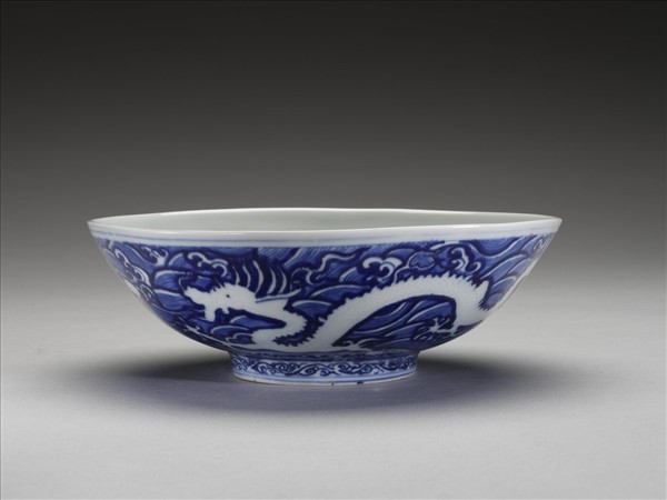 青花波濤龍紋碗