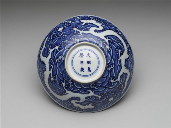 青花波濤龍紋碗