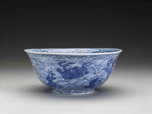 青花波濤海獸紋碗