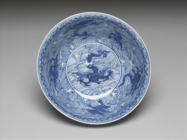 青花波濤海獸紋碗