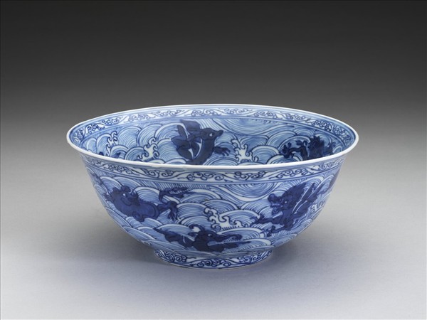 青花波濤海獸紋碗