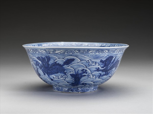 青花波濤海獸紋碗
