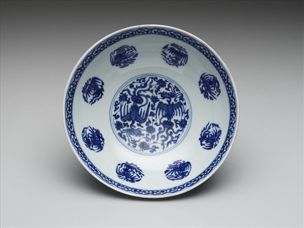 青花番蓮鳳紋碗