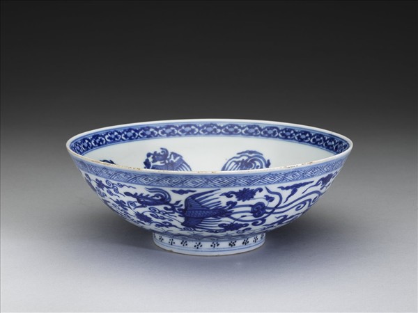 青花番蓮鳳紋碗
