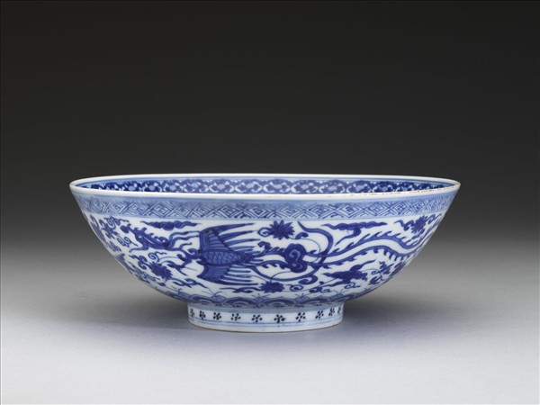青花番蓮鳳紋碗
