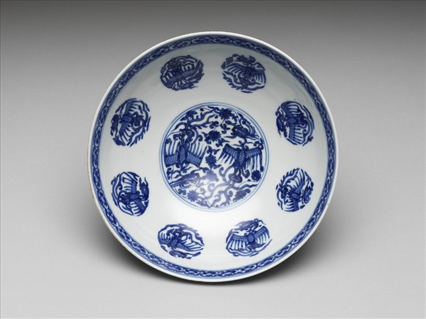 青花番蓮鳳紋碗