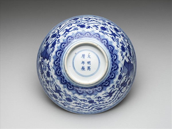 青花番蓮鳳紋碗