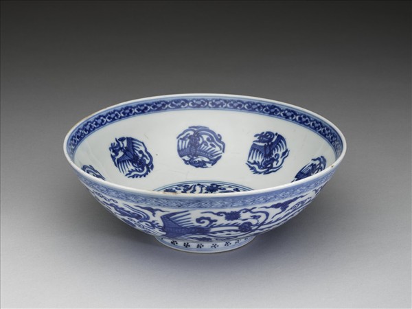 青花番蓮鳳紋碗