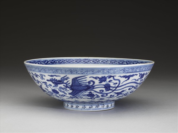 青花番蓮鳳紋碗