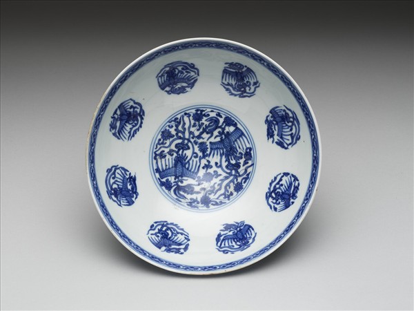 青花番蓮鳳紋碗