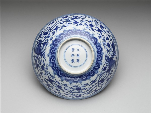 青花番蓮鳳紋碗