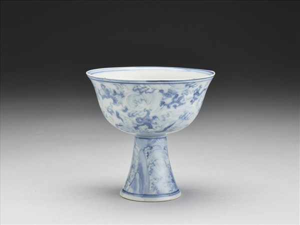 青花海獸紋高足杯