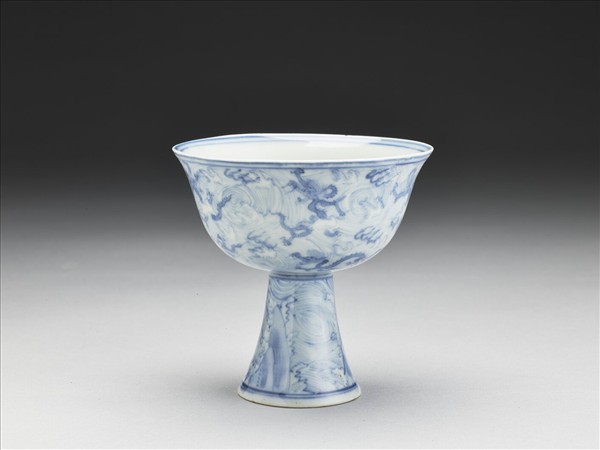 青花海獸紋高足杯