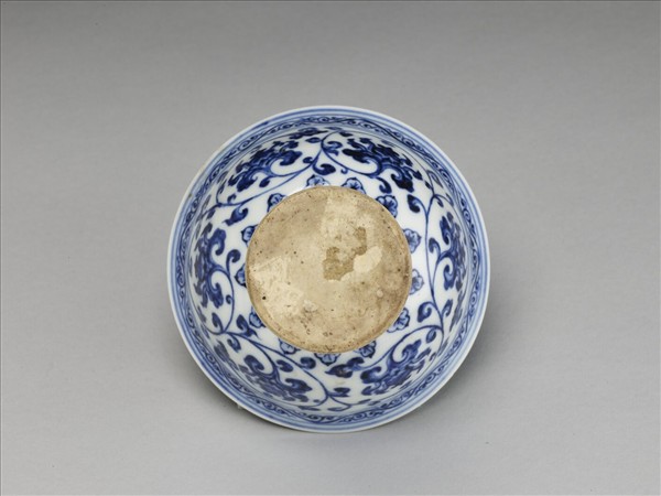 青花番蓮紋高足杯