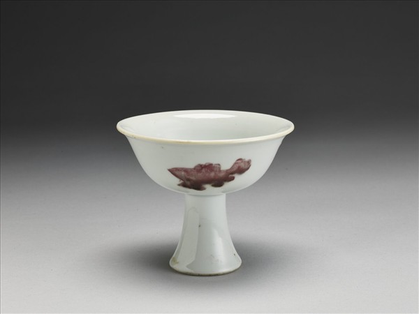 釉裡紅魚紋高足杯