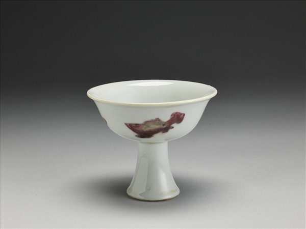 釉裡紅魚紋高足杯