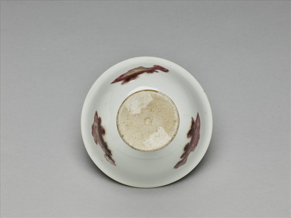 釉裡紅魚紋高足杯