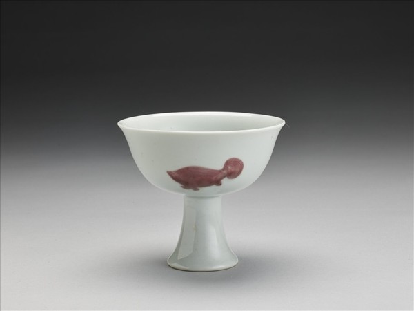 釉裡紅魚紋高足杯