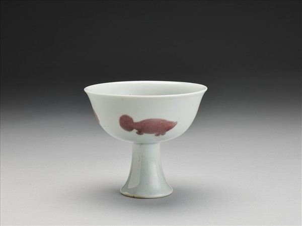 釉裡紅魚紋高足杯