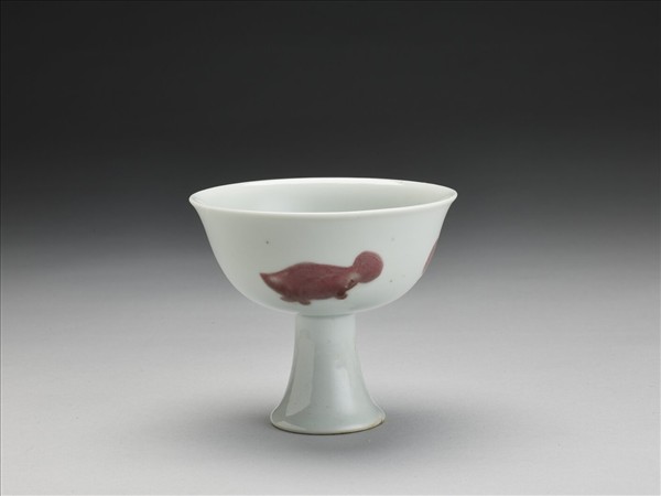 釉裡紅魚紋高足杯