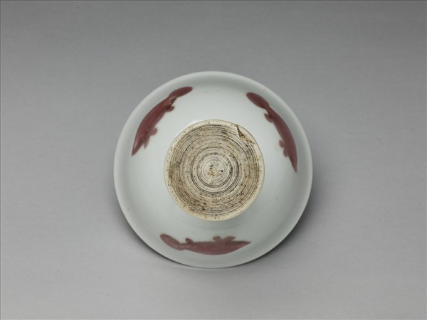 釉裡紅魚紋高足杯