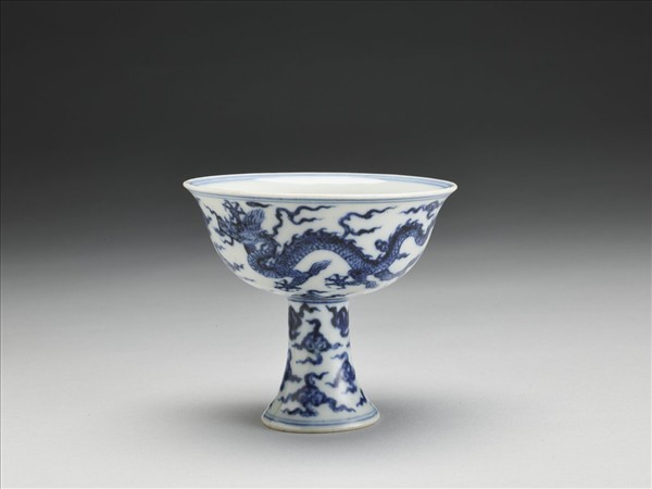 青花雲龍紋高足杯