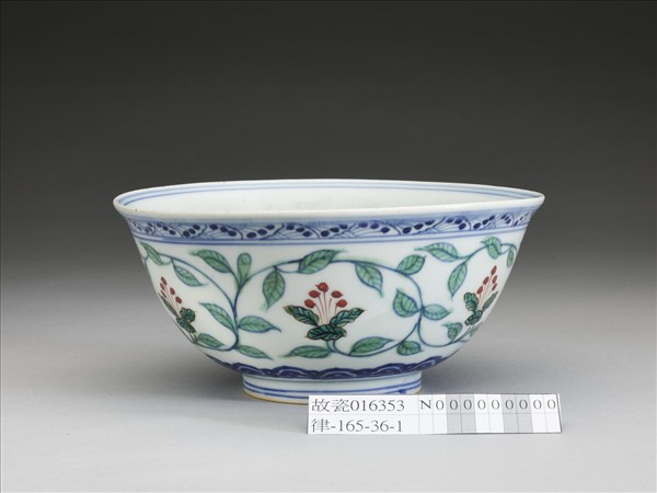 青花綠彩花卉紋碗