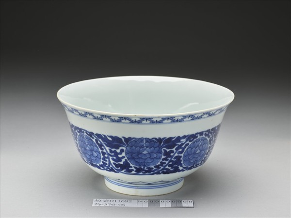 青花花卉紋碗