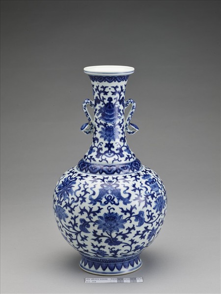 青花番蓮八寶紋如意雙耳瓶