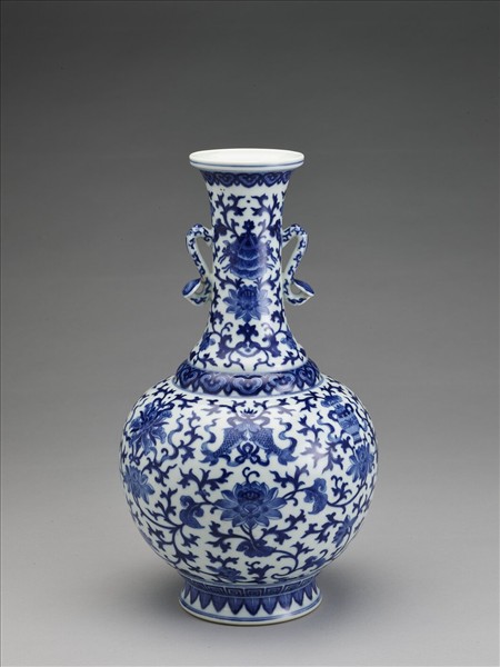 青花番蓮八寶紋如意雙耳瓶