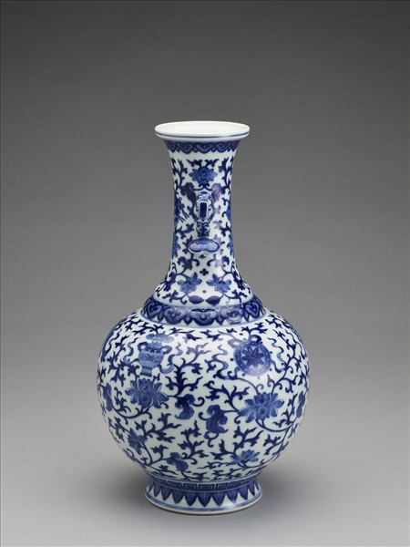 青花番蓮八寶紋如意雙耳瓶