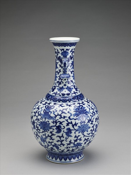 青花番蓮八寶紋如意雙耳瓶