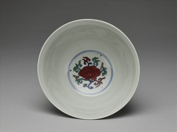鬥彩番蓮八寶紋碗