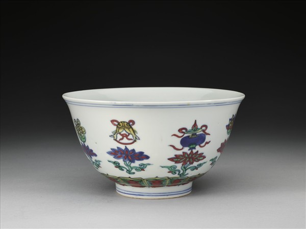 鬥彩番蓮八寶紋碗