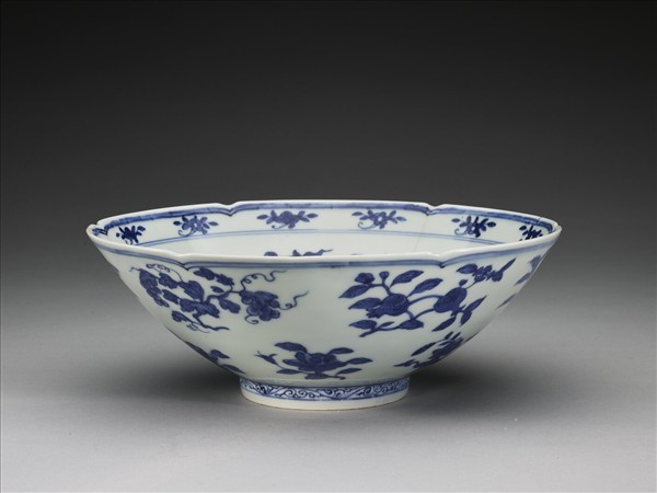 青花花果紋葵口碗