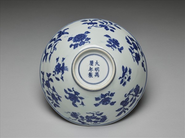 青花花果紋葵口碗