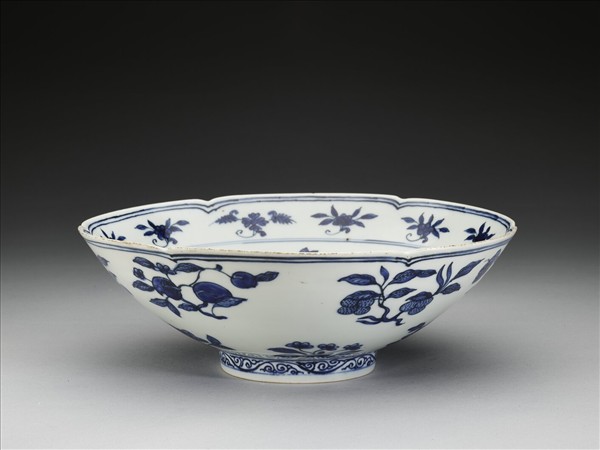 青花花果紋葵口碗