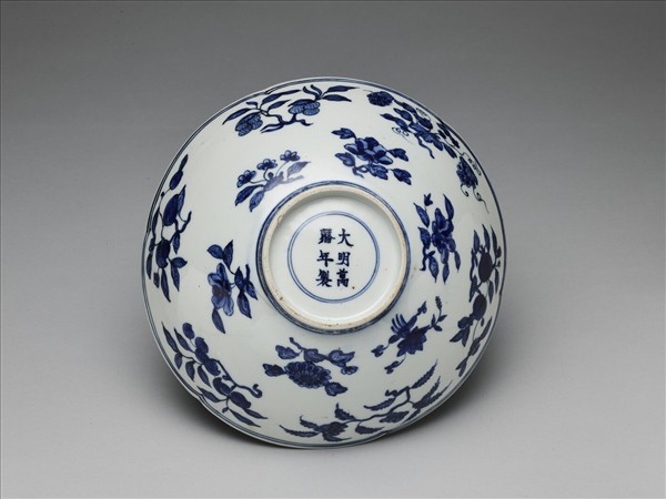 青花花果紋葵口碗