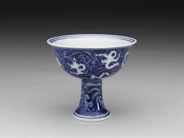 青花波濤五白龍紋高足杯