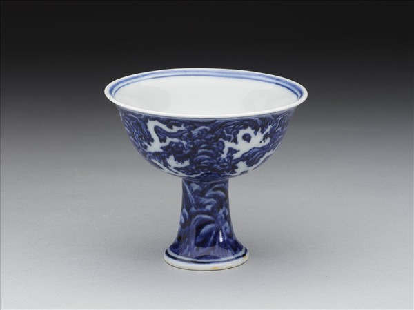 青花波濤五白龍紋高足杯