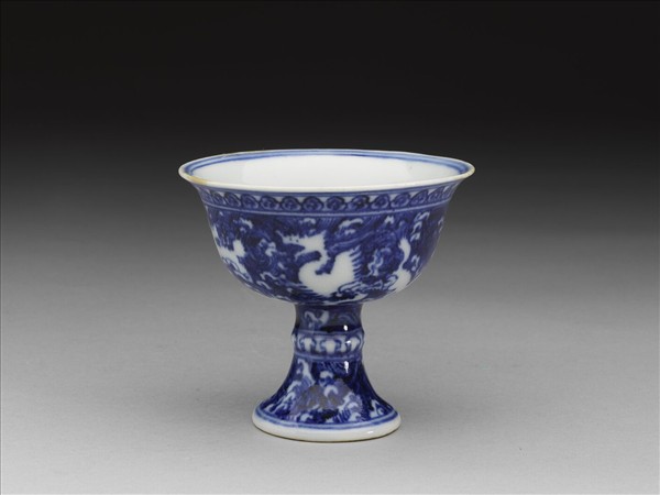 青花波濤海獸紋高足杯