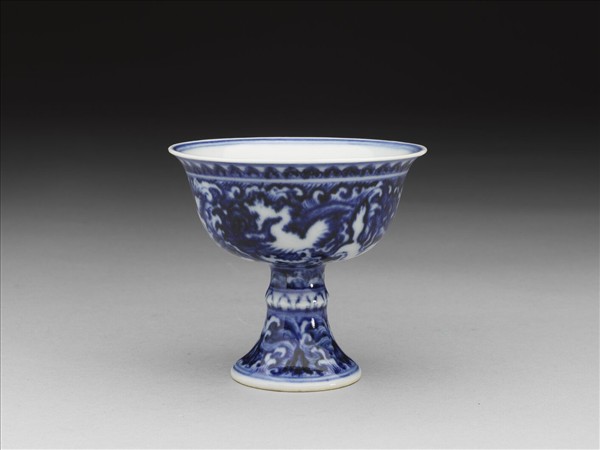 青花波濤海獸紋高足杯