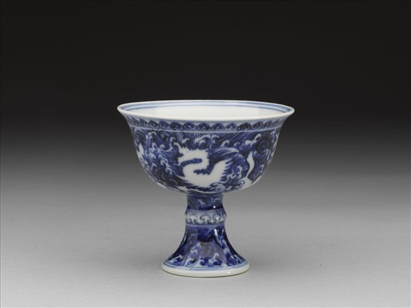 青花波濤海獸紋高足杯