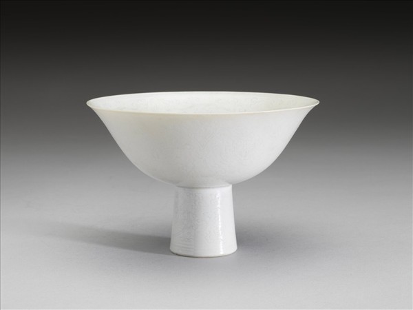 青白瓷劃花番蓮紋高足碗