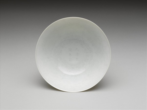 青白瓷劃花番蓮紋高足碗