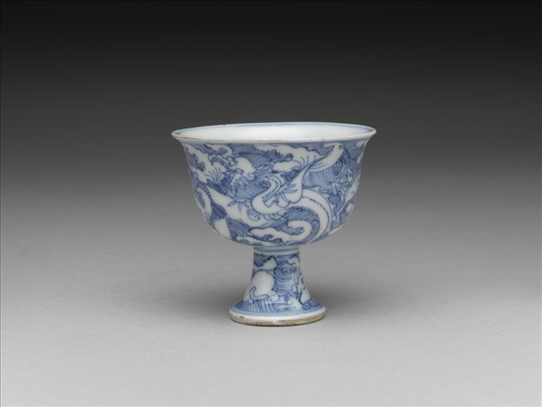 青花海獸紋高足杯