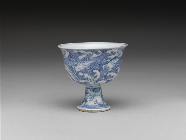 青花海獸紋高足杯