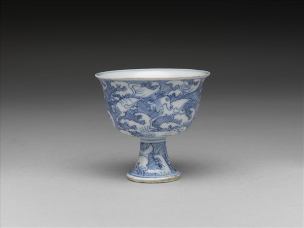 青花海獸紋高足杯