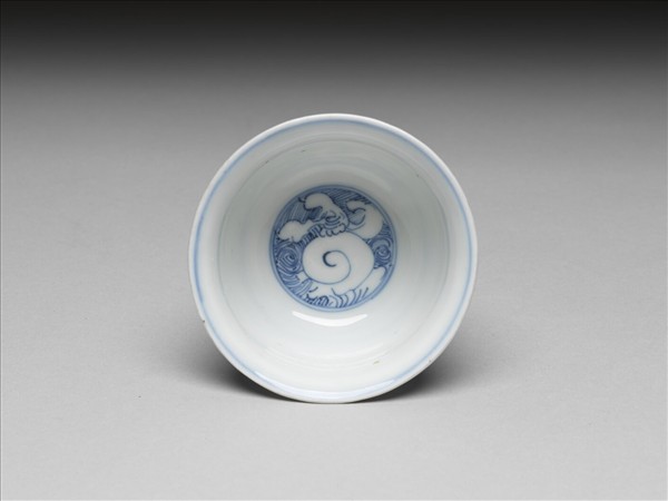 青花海獸紋高足杯